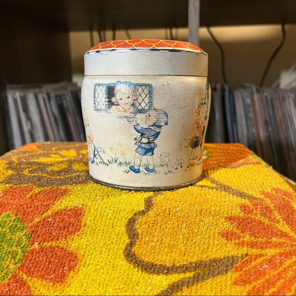 Vtg collectible tin